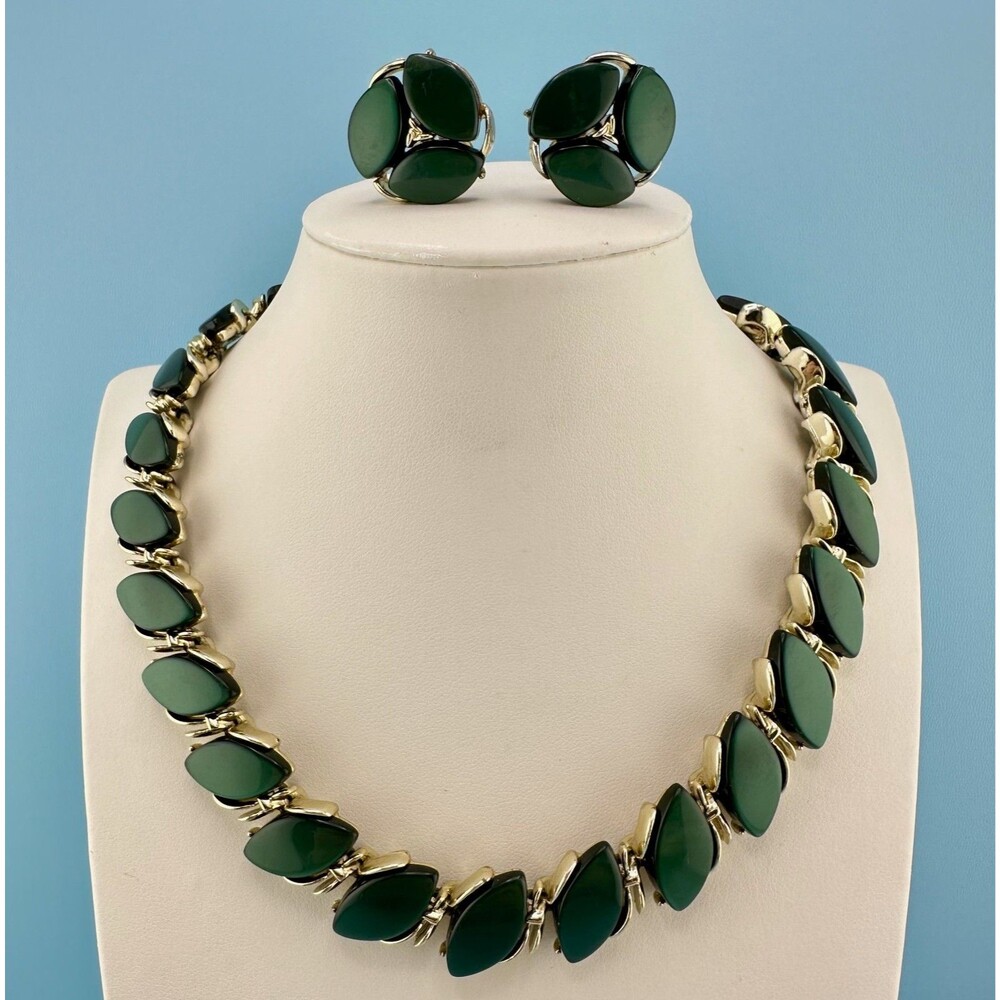 Vintage Lisner Gold Tone Hunter Green Thermoset Necklace Earrings Set Signed